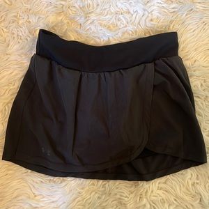 Under Amor skirt with built in shorts